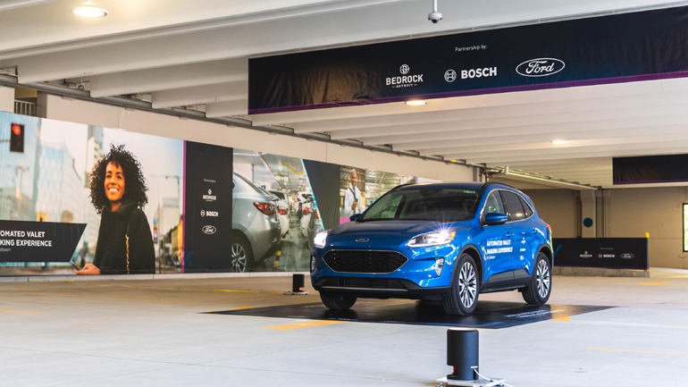 Με εντολή από το smartphone το αυτοκίνητο παρκάρει μόνο του!